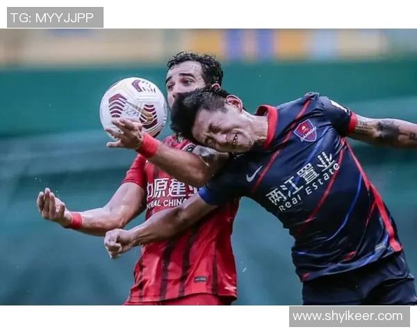 足球明星柯钊的个人简介与精彩瞬间图片展示