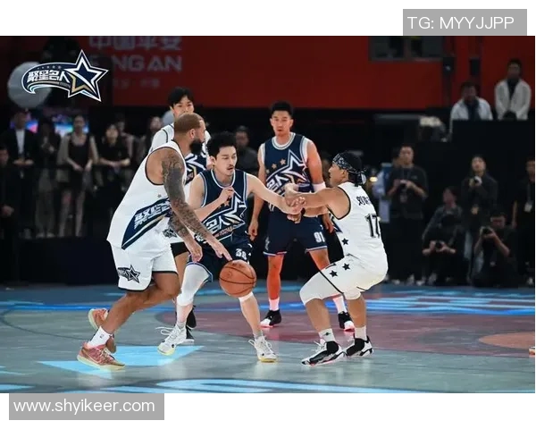 篮球赛场上的篮球明星们如何在激烈竞争中展现个人魅力与团队精神